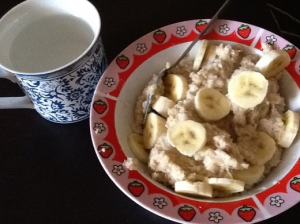 Hot water and porridge with banana
